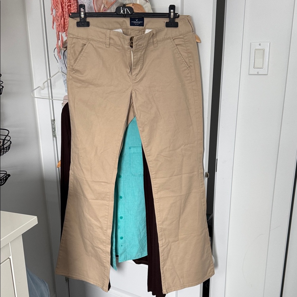 American eagle size 8 low rise Tan Flared Pants